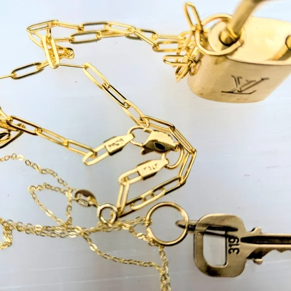 🌟Authentic Louis Vuitton Padlock and Key Necklace Set + Real Gold Chains 🔐🌟 - Picture 10 of 11
